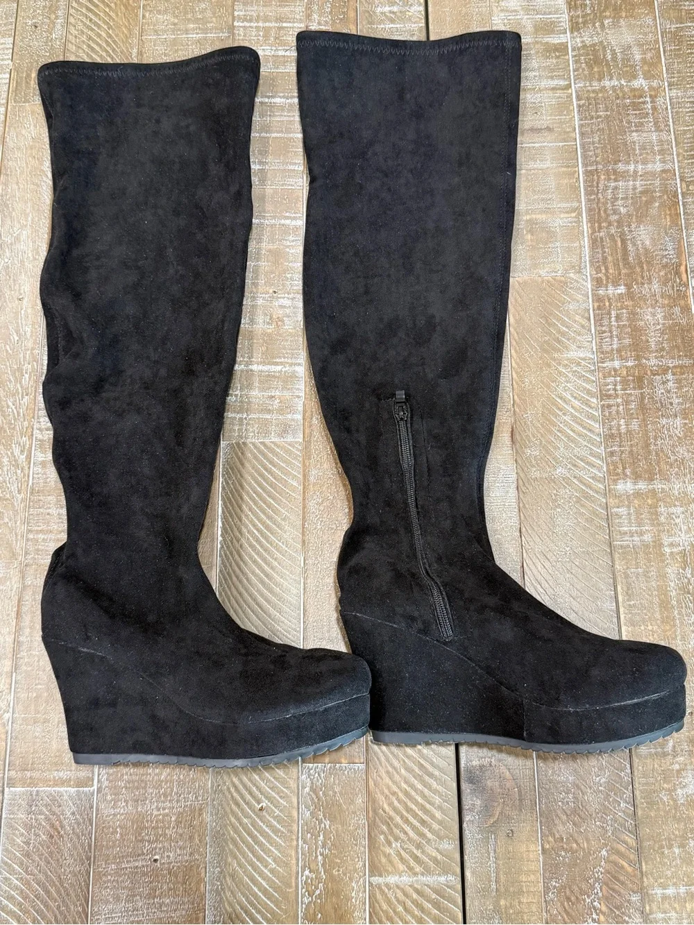 Black boots-video in listing